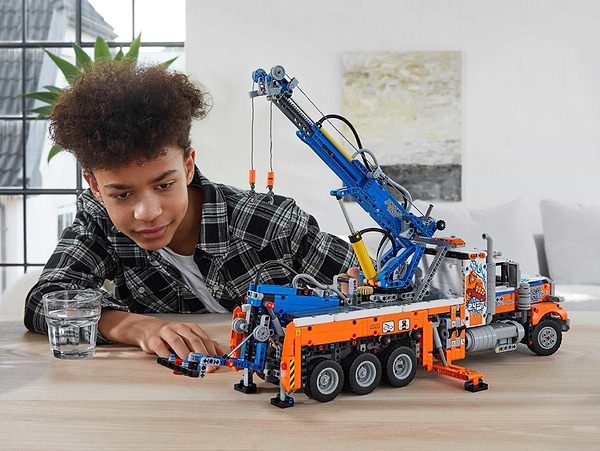 Фото - Конструктор LEGO Technic Вантажний евакуатор (42128)