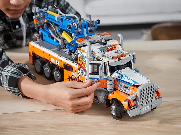 Фото - Конструктор LEGO Technic Вантажний евакуатор (42128)