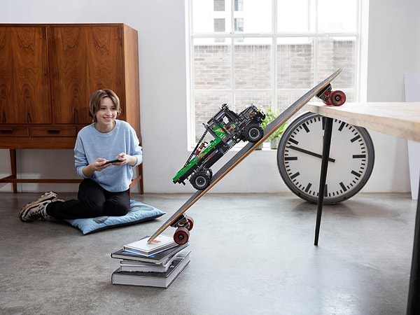 Фото - Конструктор LEGO Technic Повнопривідний вантажівка-позашляховик Mercedes-Benz Zetros (42129)