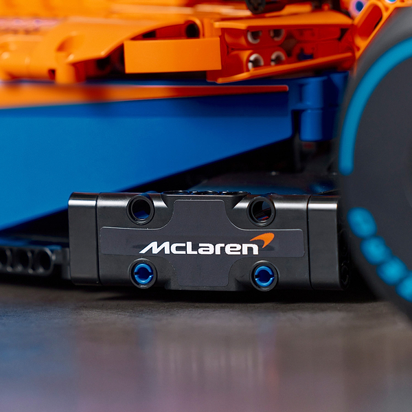 Фото - Конструктор LEGO Technic Гоночный автомобиль McLaren Formula 1 (42141)