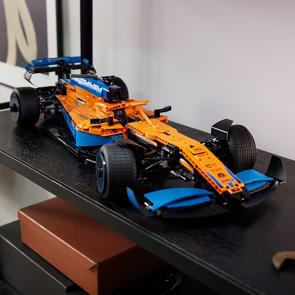 Фото - Конструктор LEGO Technic Гоночный автомобиль McLaren Formula 1 (42141)