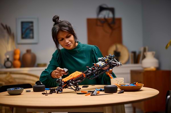 Фото - Конструктор LEGO Technic Гоночный автомобиль McLaren Formula 1 (42141)