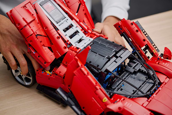 Фото - Конструктор LEGO Technic Ferrari Daytona SP3 (42143