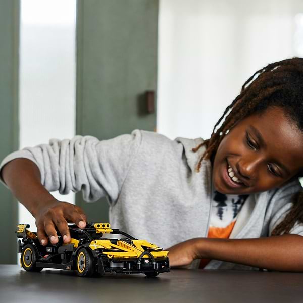 Фото - Конструктор LEGO Technic Bugatti Bolide (42151)