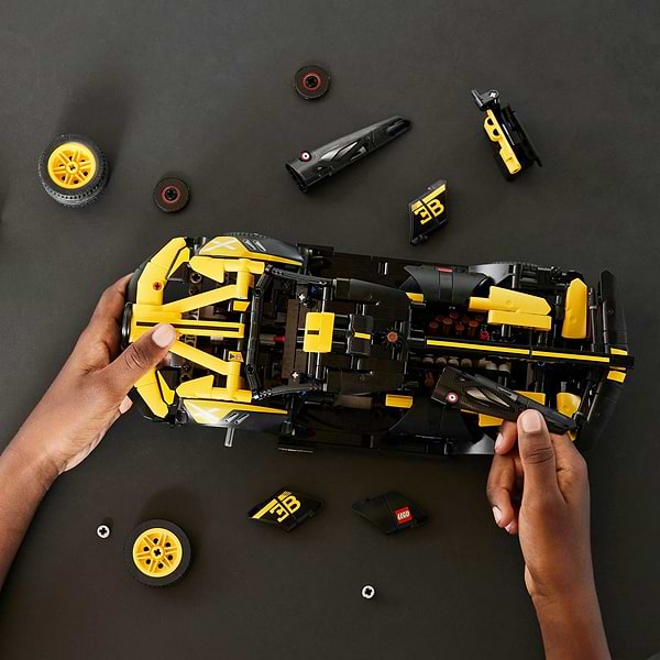 Фото - Конструктор LEGO Technic Bugatti Bolide (42151)