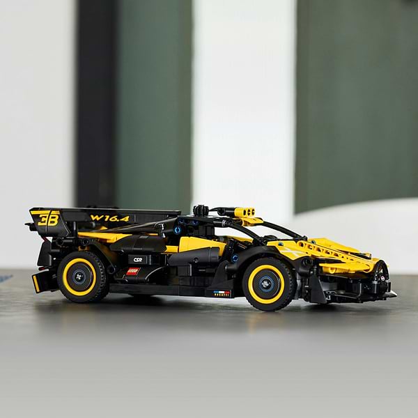 Фото - Конструктор LEGO Technic Bugatti Bolide (42151)