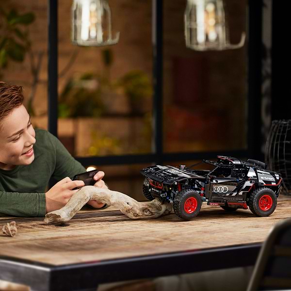 Фото - Конструктор LEGO Technic Audi RS Q e-tron (42160)