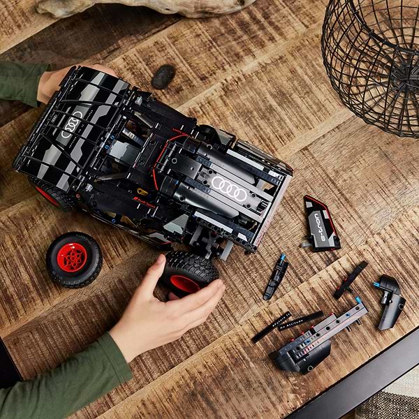 Фото - Конструктор LEGO Technic Audi RS Q e-tron (42160)