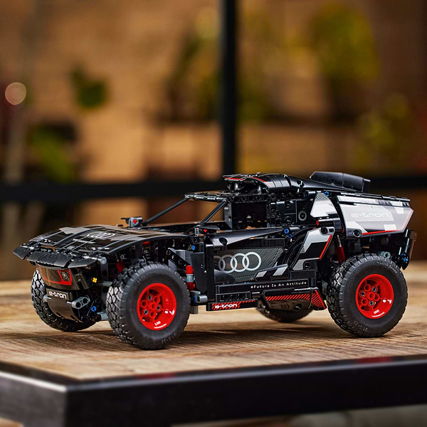 Фото - Конструктор LEGO Technic Audi RS Q e-tron (42160)