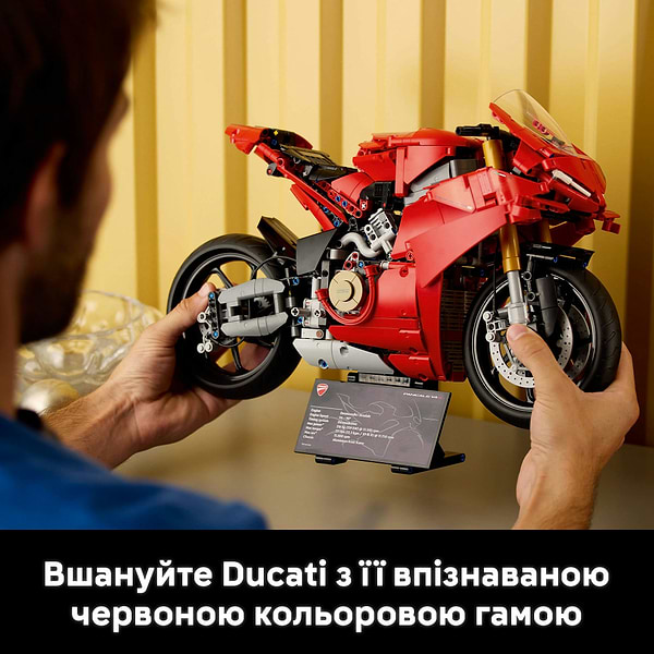 Фото - Конструктор LEGO Technic Мотоцикл Ducati Panigale V4 S (42202)
