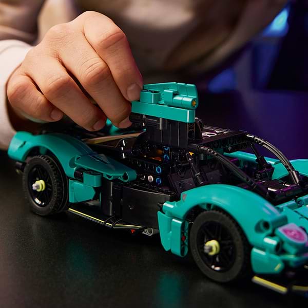 Фото - Конструктор LEGO Technic Aston Martin Valkyrie (42208)