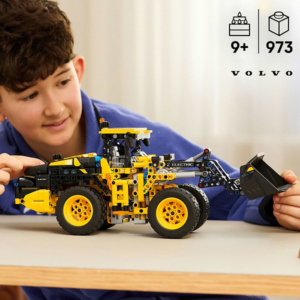 Фото - Конструктор LEGO Technic Колесный погрузчик Volvo L120 Electric (42209)