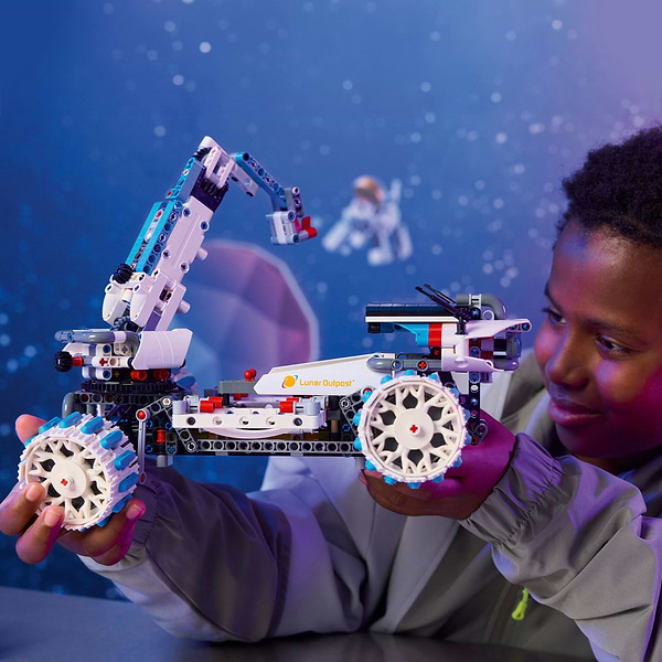 Фото - Конструктор LEGO  Technic Лунный ровер Lunar Outpost™. Космический корабль (42211)
