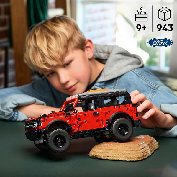 Фото - Конструктор LEGO  Technic Внедорожник Ford Bronco® (42213)
