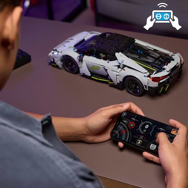 Фото - Конструктор LEGO  Technic Суперкар Lamborghini Revuelto (42214)