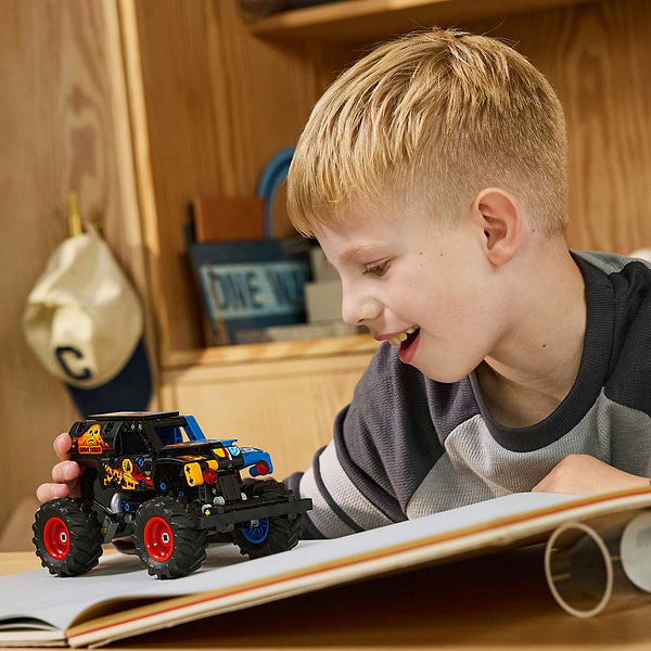 Фото - Конструктор LEGO Technic Monster Jam™ Grave Digger™ Вогонь і лід (42219)