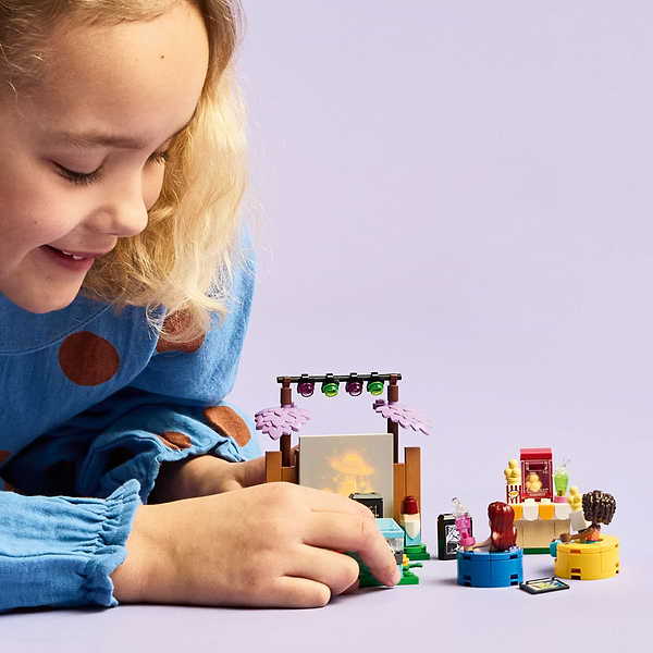 Фото - Конструктор LEGO Friends Вечер кино с друзьями (42642)