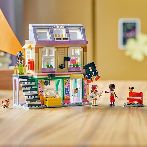 Фото - Конструктор LEGO Friends Музична крамниця і квартира (42653)