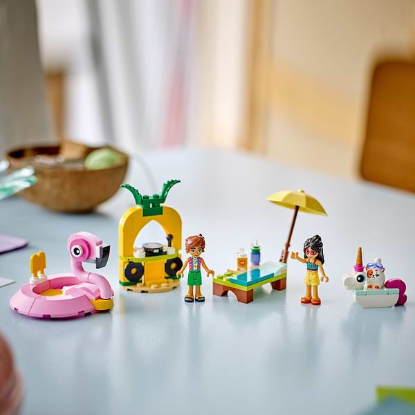 Фото - Конструктор LEGO Friends Вечеринка единорога и фламинго у бассейна (42658)
