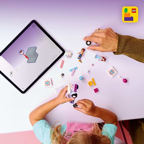 Фото - Конструктор LEGO Friends Автомобиль для доставки тортов с единорогами (42675)