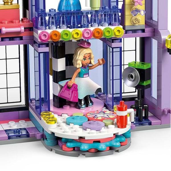 Фото - Конструктор LEGO Friends Модний показ у Хартлейк-Сіті (42685)
