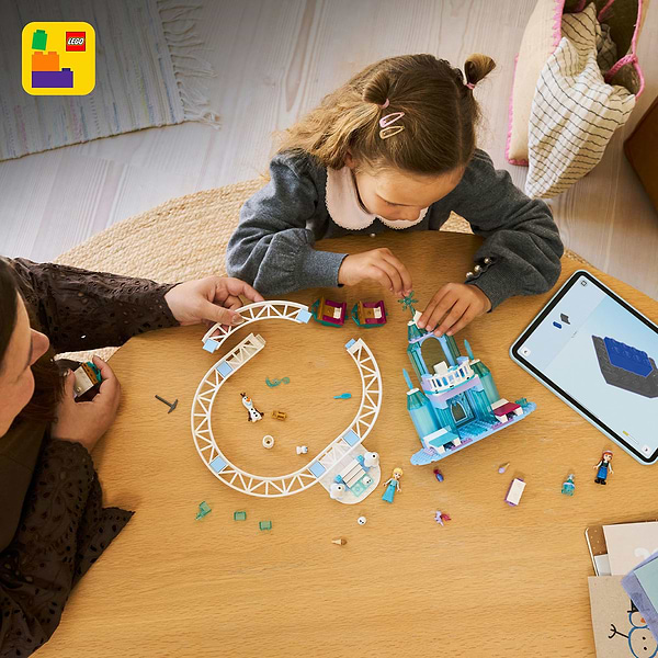 Фото - Конструктор LEGO Disney Princess Ледяной замок Эльзы и весёлые санки (43281)