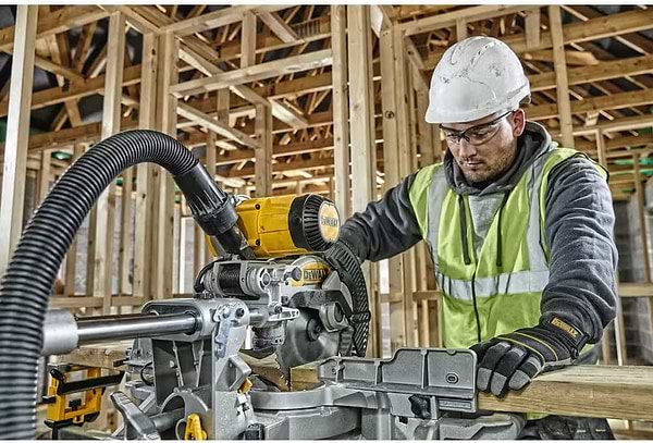 Фото - Пила торцева DeWALT DWS727