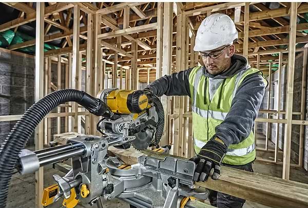 Фото - Пила торцева DeWALT DWS727