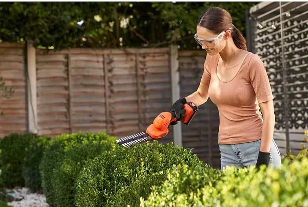 Фото - Ножницы садовые Black&Decker BCSS18D1
