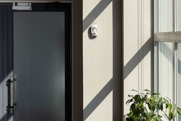 Фото - Беспроводной датчик движения U-PROX PIR Cam White