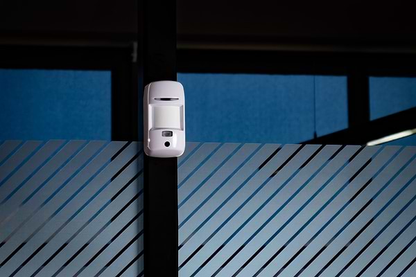 Фото - Беспроводной датчик движения U-PROX PIR Cam White