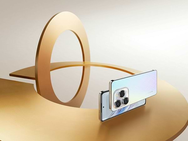 Фото - Смартфон Tecno Spark 20 Pro 8/256Gb Frosty Ivory (KJ6)