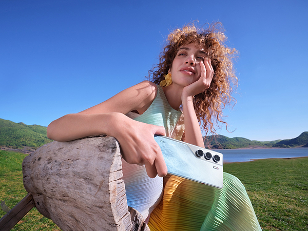 Фото - Смартфон Tecno Camon 40 8/128Gb Glacier White (CM5)