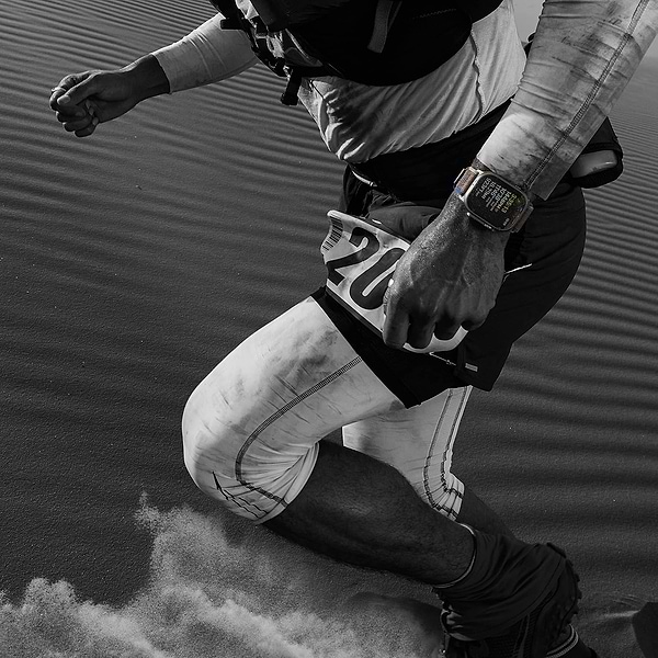 Фото - Смарт-годинник Apple Watch Series Ultra 49mm Titanium Case Black (Відновлений, Майже новий)