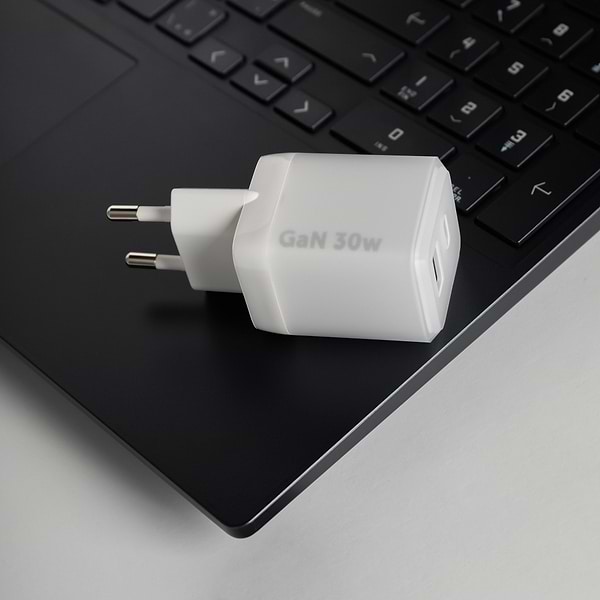 Фото - Мережевий зарядний пристрій Proove Pure GaN Plus 30W (Type-C + USB) White (WCPU30111202)