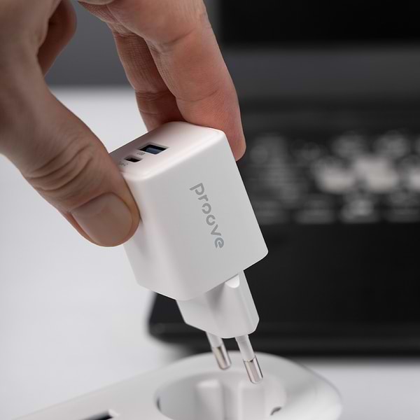 Фото - Мережевий зарядний пристрій Proove Pocket GaN 30W (Type-C + USB) white (WCPG30110002)