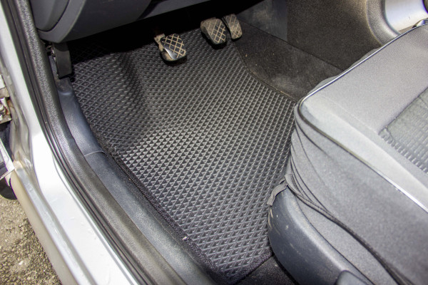 Фото - Коврики из экокожи в салон авто передние EVAtech для Octavia A4 Tour Skoda 1996-2010 1 поколение Liftback EU (SK11746AE2AV2BBB)