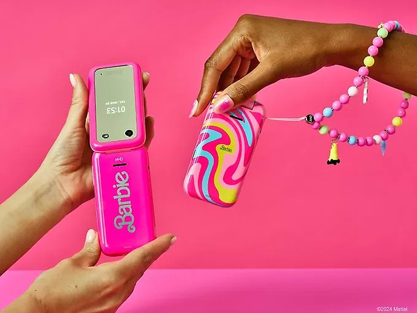 Фото - Мобильный телефон HMD Barbie Phone Pink