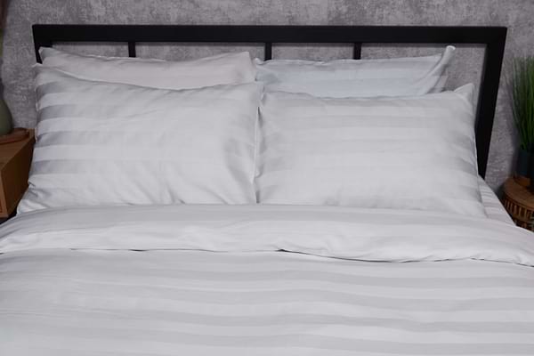 Фото - Комплект постільної білизни Moon&Star Satin Premium Royal White 143х210х2 нав. 2х70х70 (MS-820002955)