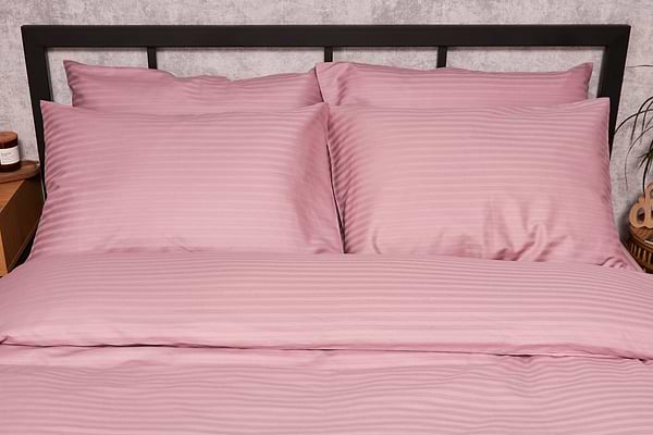 Фото - Комплект постільної білизни Moon&Star Satin Stripe Stripe Candy 143х210х2 нав. 2х40х60 (MS-820003560)