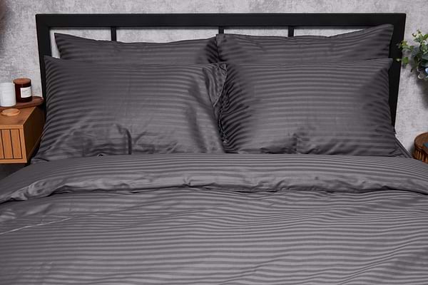 Фото - Комплект постільної білизни Moon&Star Satin Stripe Stripe Black 143х210х2 нав. 2х40х60 (MS-820003700)