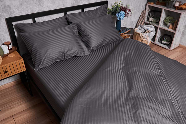 Фото - Комплект постільної білизни Moon&Star Satin Stripe Stripe Black 160х220х2 нав. 2х70х70 (MS-820003707)