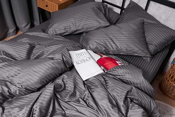 Фото - Комплект постільної білизни Moon&Star Satin Stripe Stripe Black 143х210х2 нав. 4х70х70 (MS-820003704)