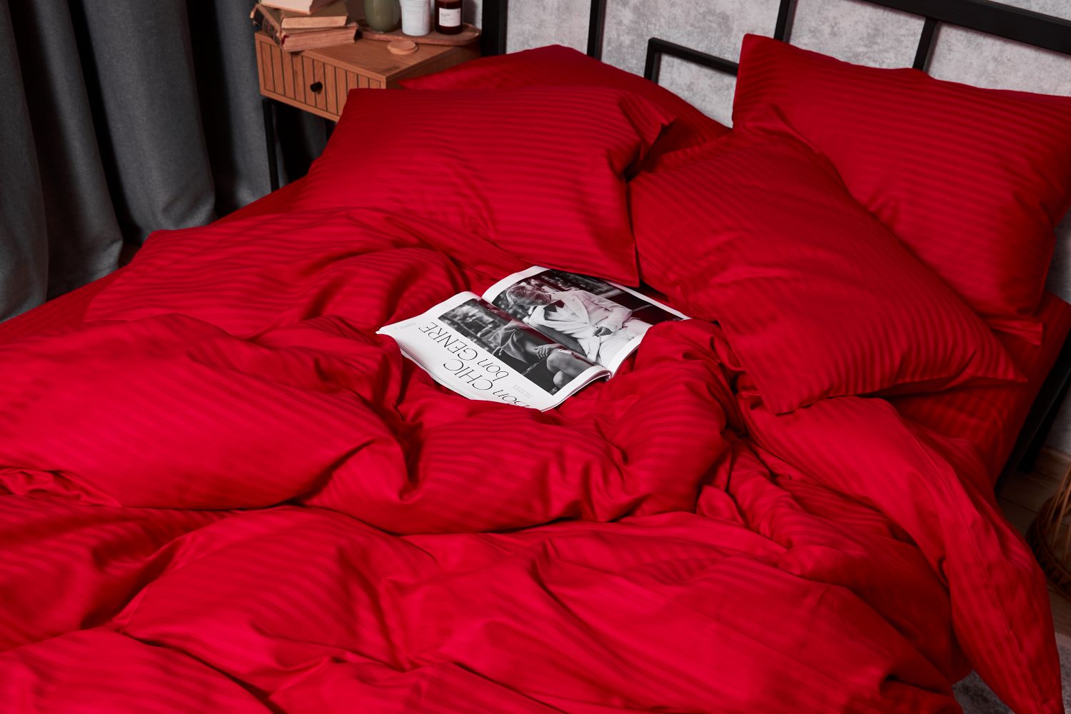 Фото - Комплект постільної білизни Moon&Star Satin Stripe Stripe Red 160х220х2 нав. 4х50х70 (MS-820003603)