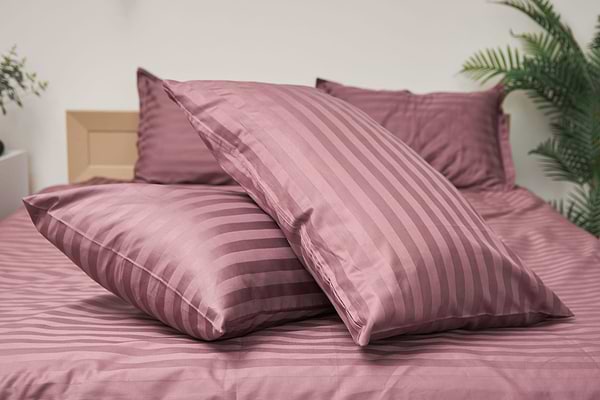 Фото - Комплект постельного белья Moon&Star 200х220 см нав. 4х70х70 Garnet Satin Stripe (MS-820000539)