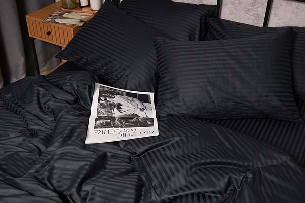 Фото - Комплект постельного белья Moon&Star Satin Stripe Midnight Luxe 143х210х2 нав. 4х70х70 (MS-820005279)