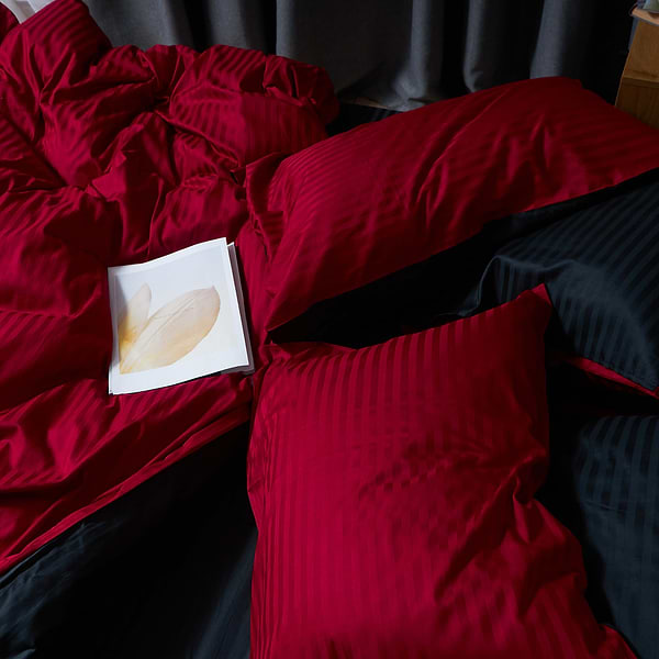 Фото - Комплект постельного белья Moon&Star Satin Stripe Dark Romance 200х220 см нав. 2х70х70 (MS-820008552)