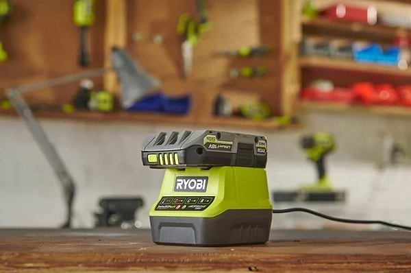 Фото - З/П до акумуляторної батареї для електроінструментів Ryobi ONE+ RC18120 18В 2А (5133002891UNP)