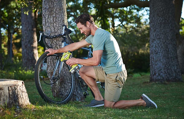 Фото - Автокомпрессор Ryobi ONE+ R18PI-0 18В (5133003931)