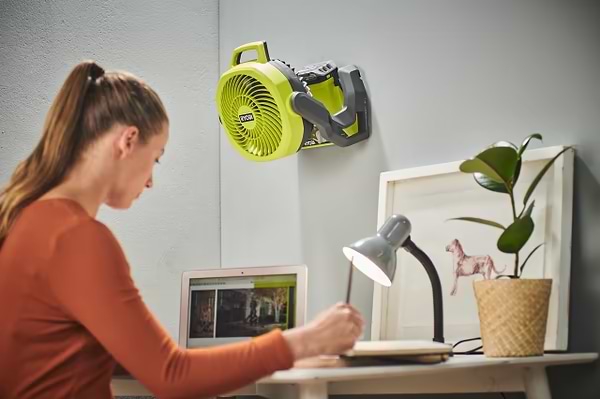 Фото - Вентилятор настольный Ryobi ONE+ RF18-0 WHISPER (бес АКБ и ЗУ)
